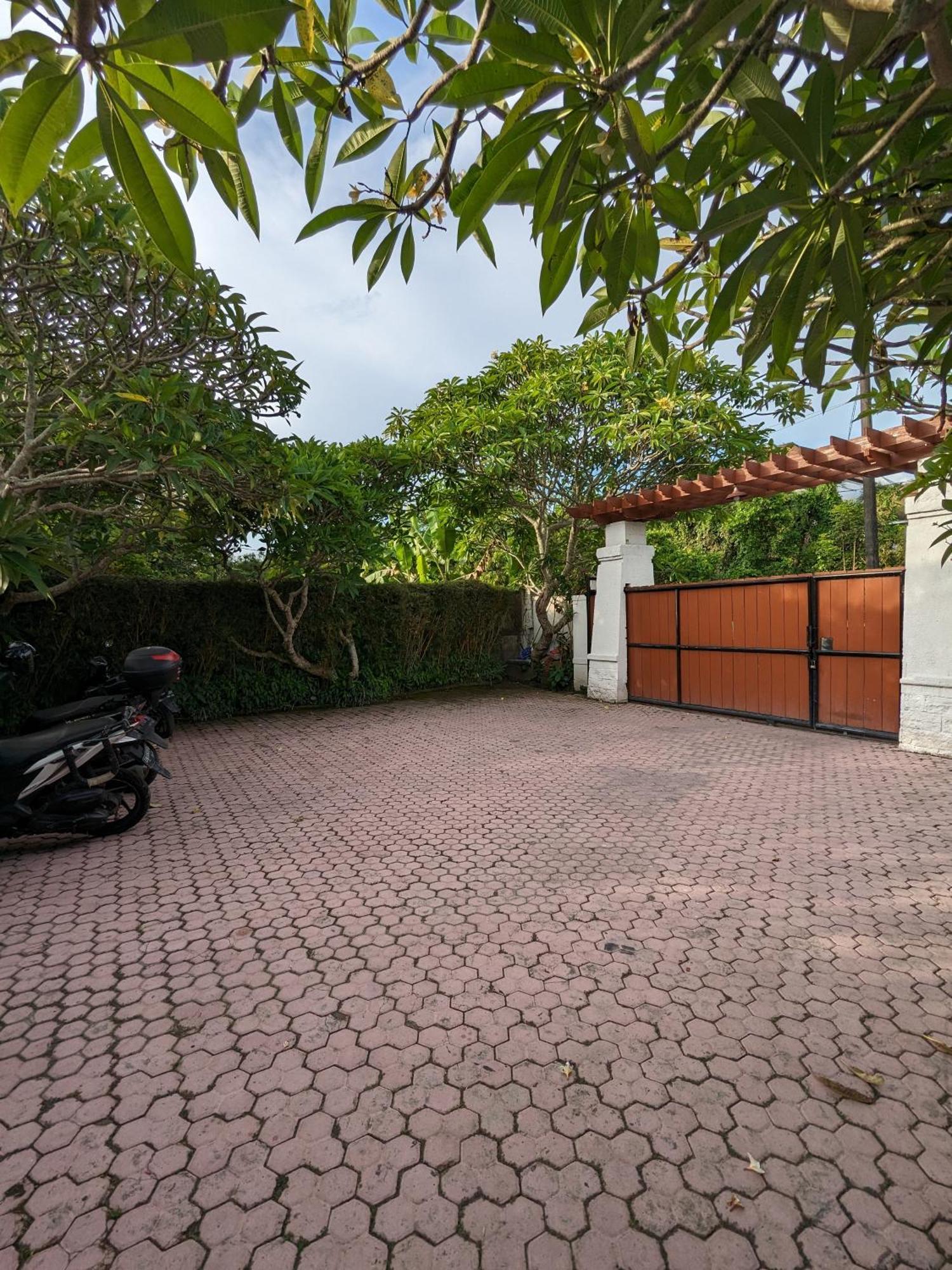 Kamayana, Peaceful & Quiet 6Br Villa With Huge Pool And Tropical Garden Canggu Εξωτερικό φωτογραφία