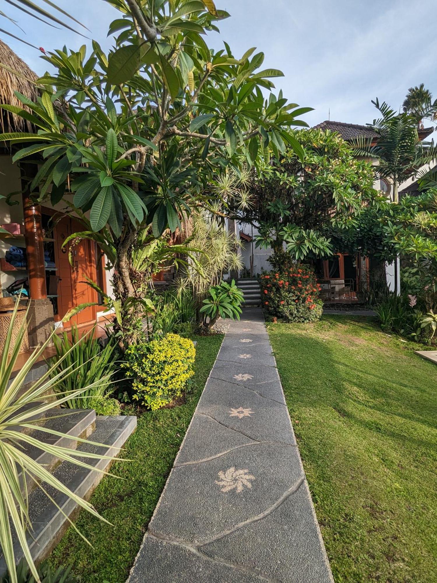 Kamayana, Peaceful & Quiet 6Br Villa With Huge Pool And Tropical Garden Canggu Εξωτερικό φωτογραφία
