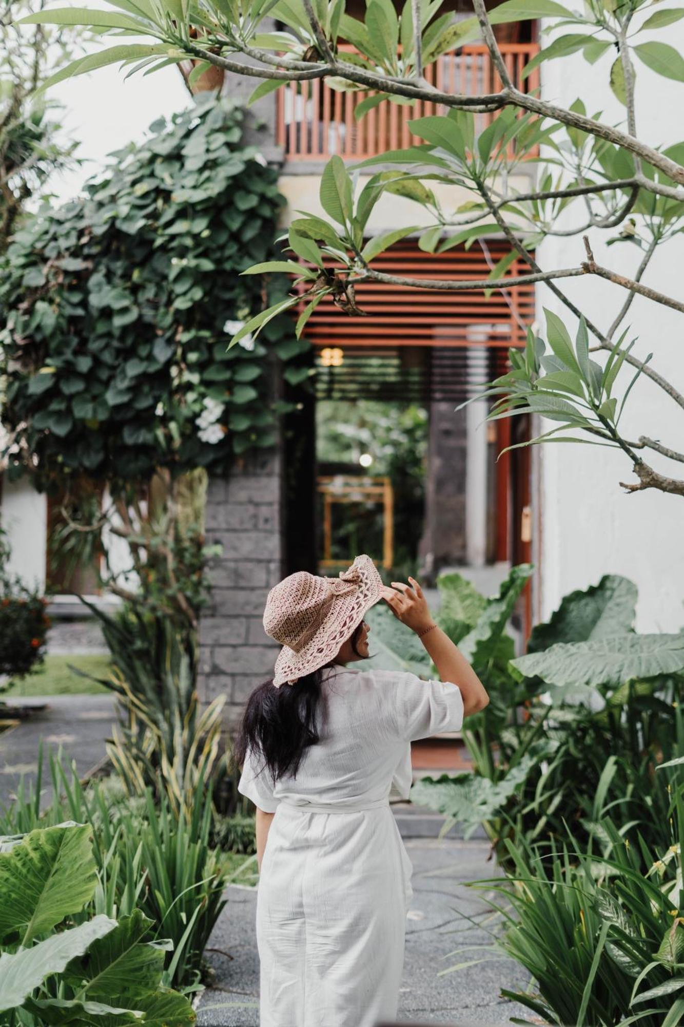 Kamayana, Peaceful & Quiet 6Br Villa With Huge Pool And Tropical Garden Canggu Εξωτερικό φωτογραφία