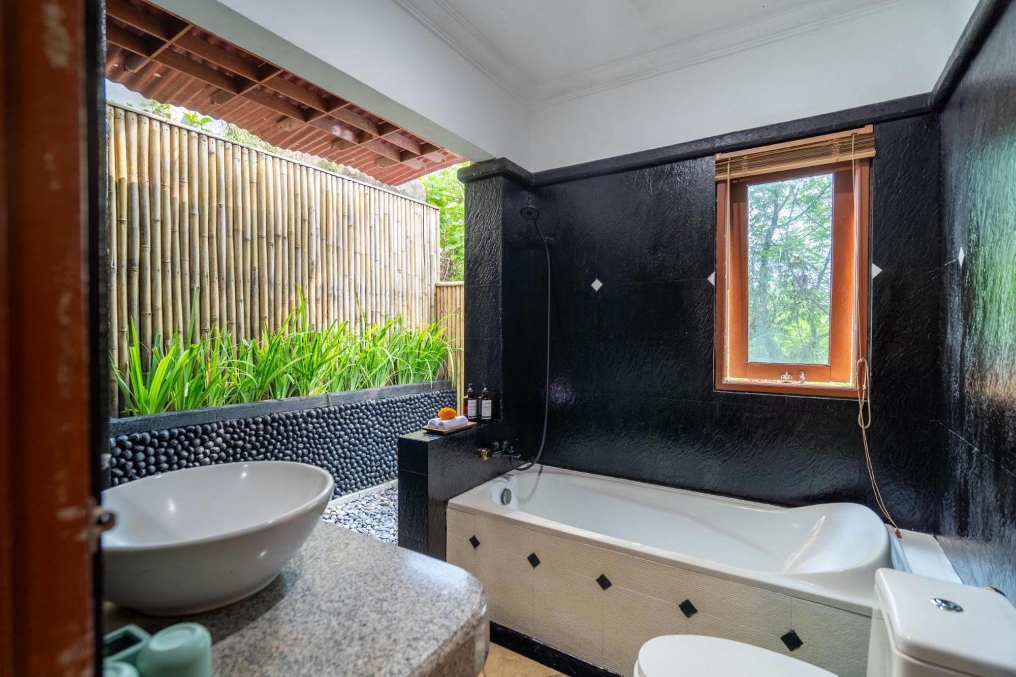 Kamayana, Peaceful & Quiet 6Br Villa With Huge Pool And Tropical Garden Canggu Εξωτερικό φωτογραφία