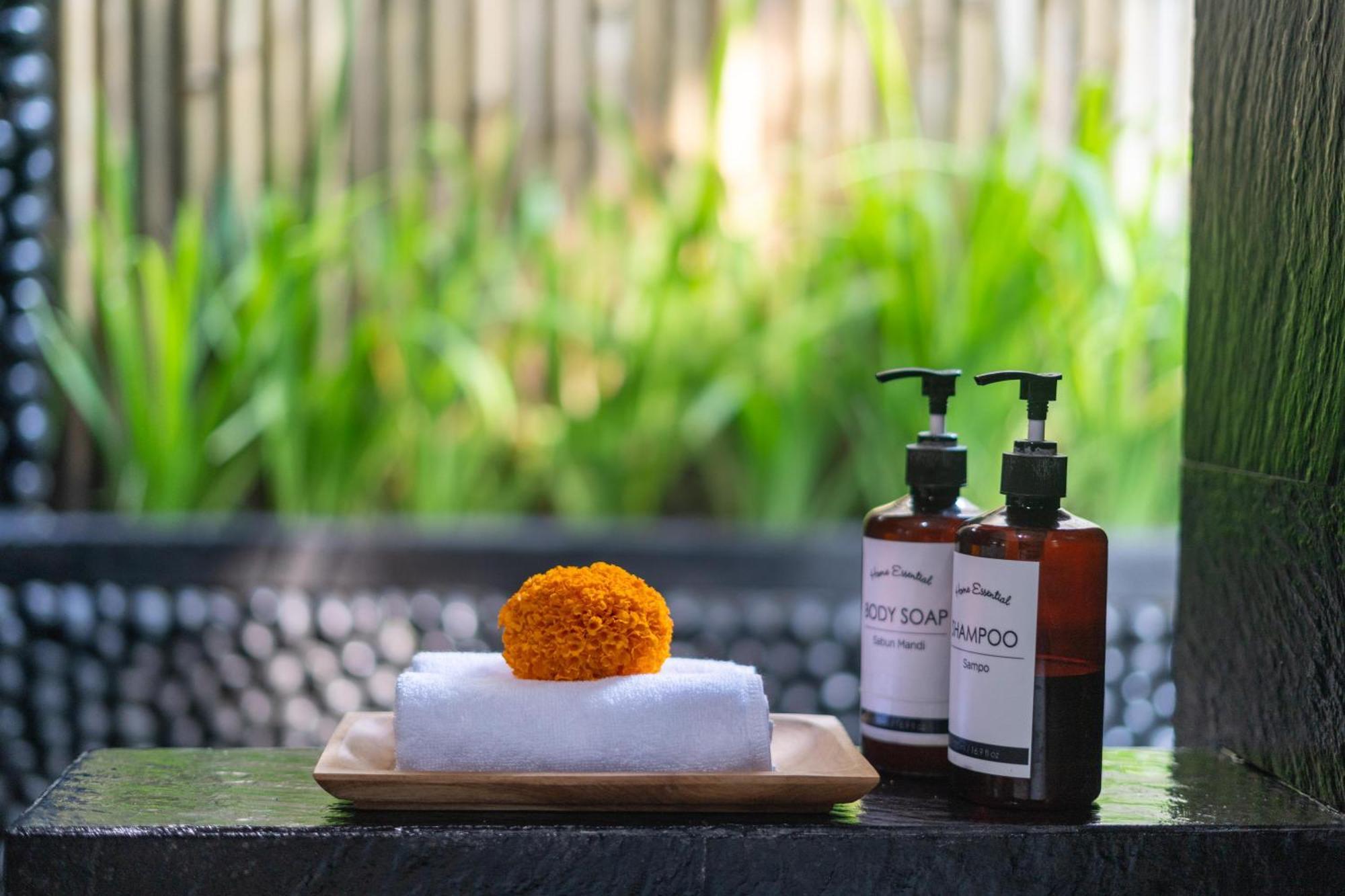 Kamayana, Peaceful & Quiet 6Br Villa With Huge Pool And Tropical Garden Canggu Εξωτερικό φωτογραφία